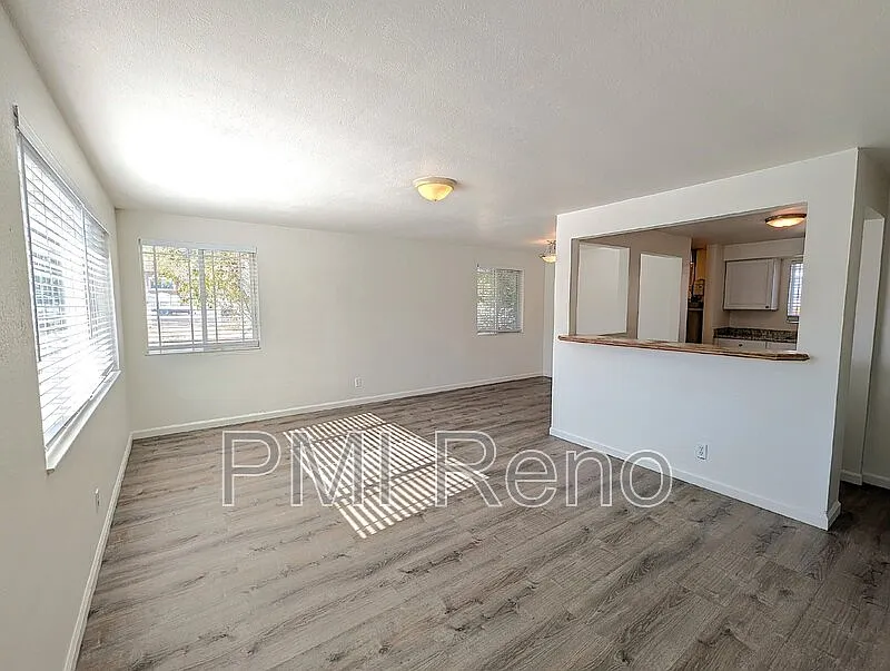 2 bed, 1.0 bath, 864 sqft, $1,795 — Photo 3