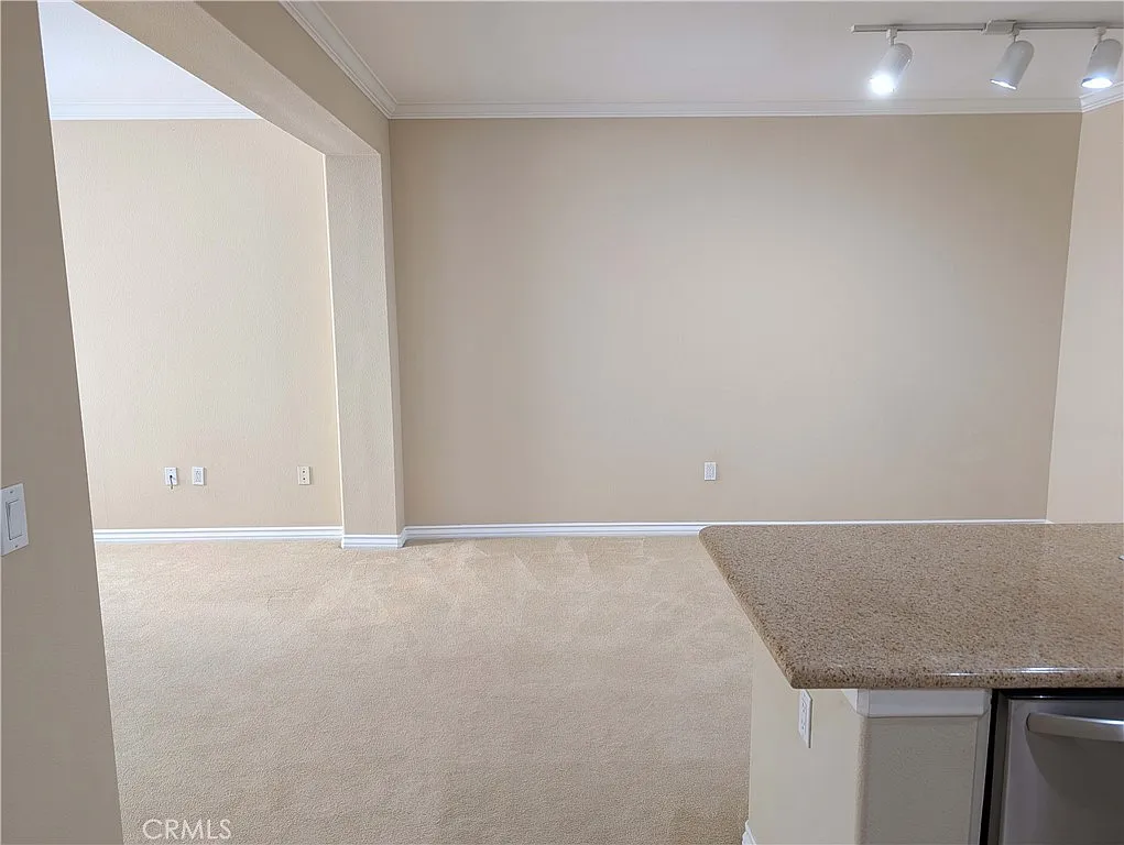 1 bed, 835 sqft, $2,700 — Photo 2