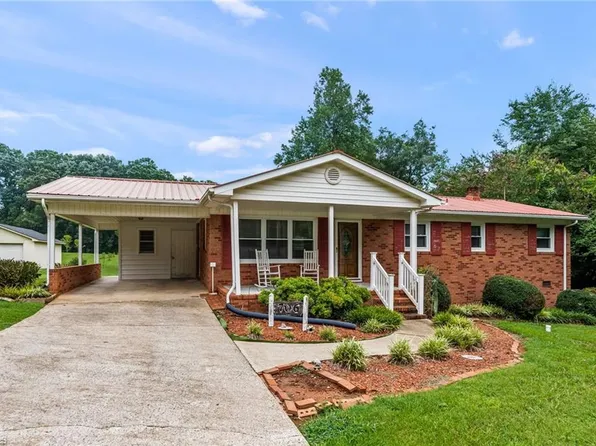 706 Fairwood Trl, Asheboro, NC 27205