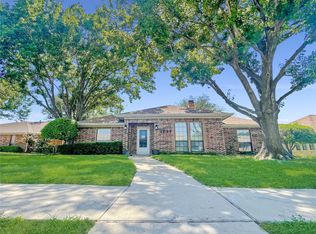 1027 Ridgeview Cir, Carrollton, TX 75007