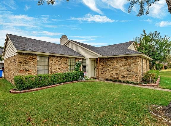 2nd image of 4605 Carmel Ln