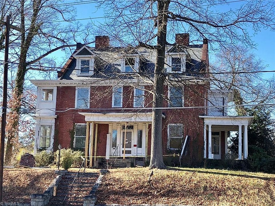 1st image of 909 N Elm St