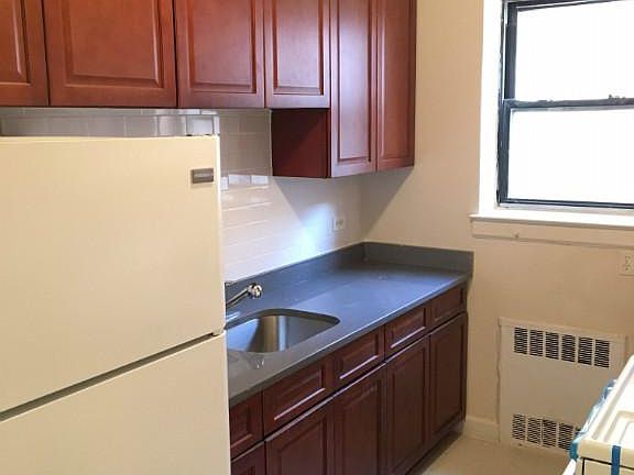 5th image of 14350 Hoover Ave APT 211