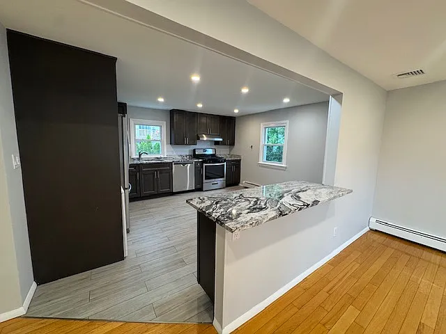 Eat-in-kitchen with additional island space