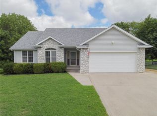 1013 W Glenwood Rd, Clinton, MO 64735
