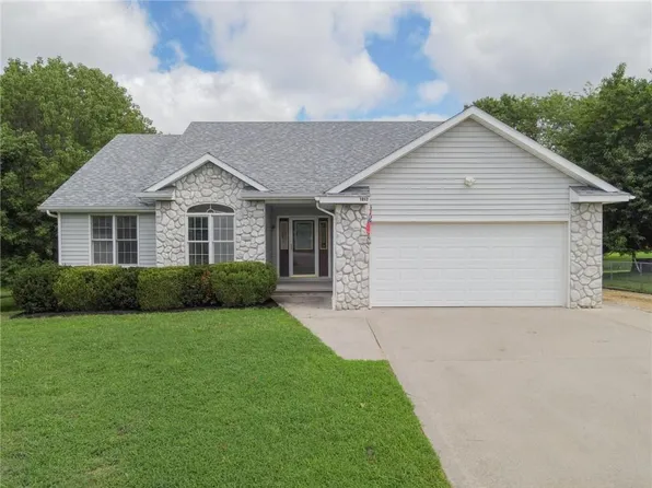 1013 W Glenwood Rd, Clinton, MO 64735
