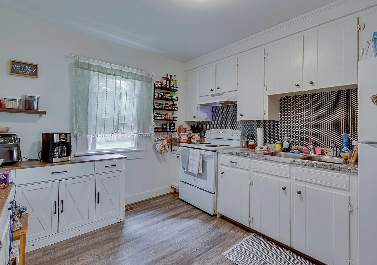 2BD/ 1BA Blair Street — Photo 4