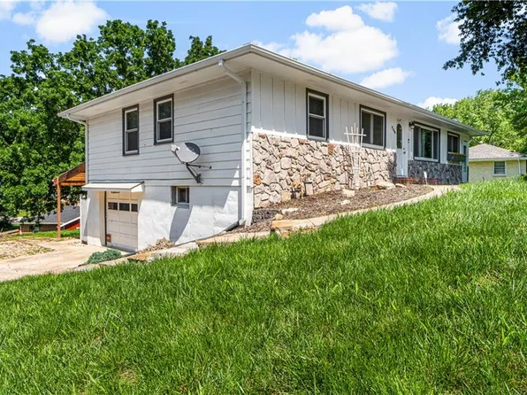 2800 S Cedar Crest Ter, Independence, MO 64057