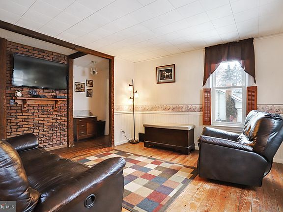 4th image of 428 N Earl St