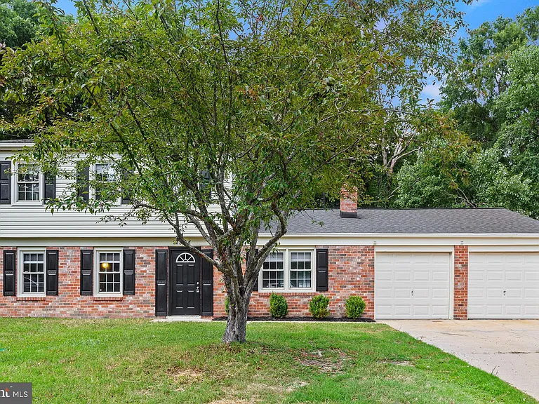 2324 Kent Ct — Photo 2