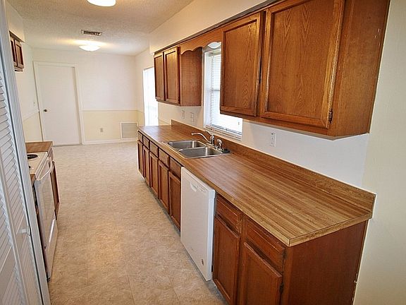 4th image of 222 Odham Dr