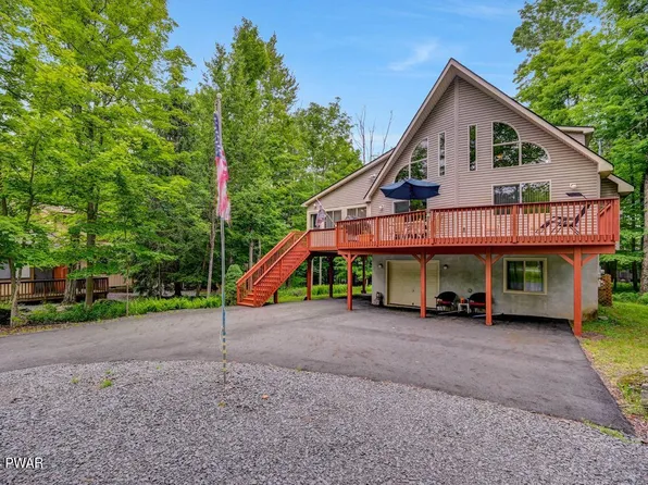 222 Parkwood Dr, Lake Ariel, PA 18436