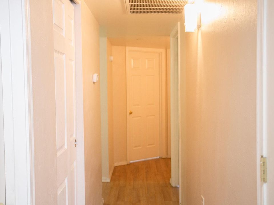 2nd image of 309 W Elm St #8