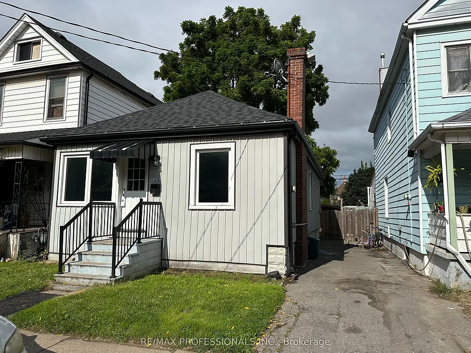 167.5 Grosvenor Ave N #LOWER