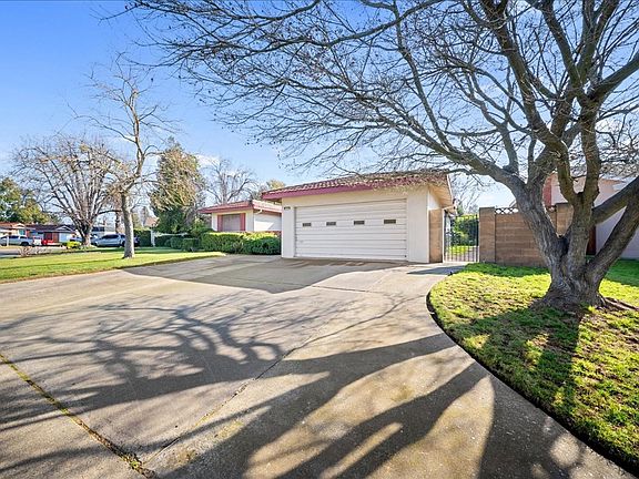 2nd image of 2549 Notre Dame Dr