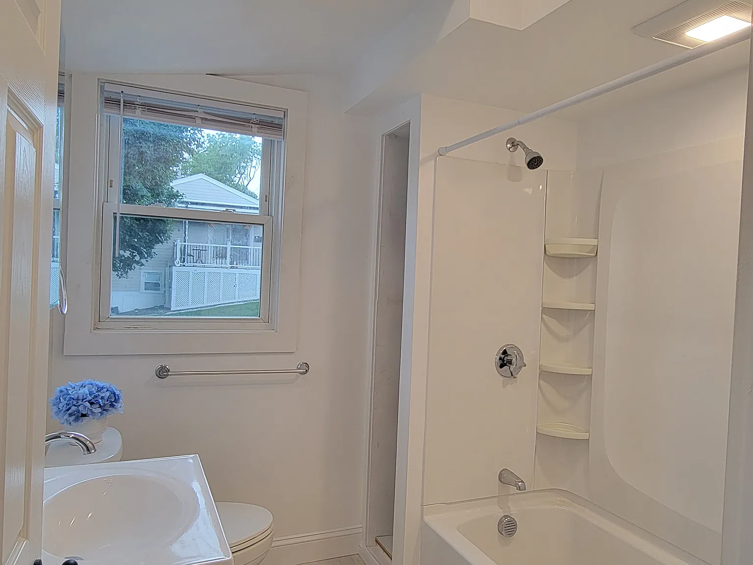 2 bed, 961 sqft, $2,200 — Photo 2
