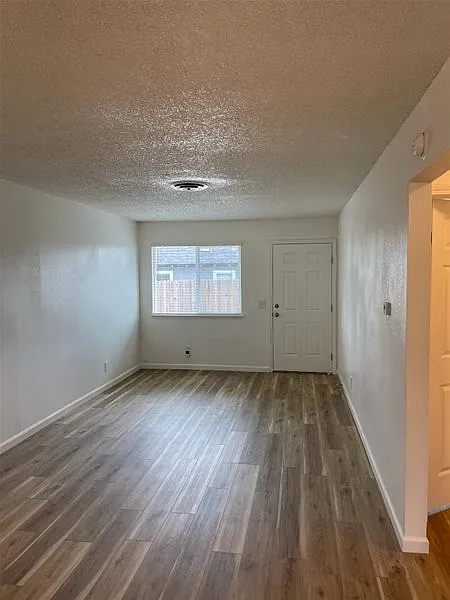 2 bed, 1.0 bath, 825 sqft, $1,395 — Photo 3