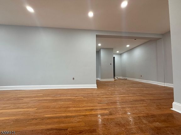 4th image of 154 Bowers St #2D