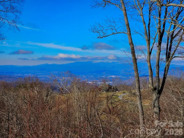 214 Summerset Dr, Hendersonville, NC 28792