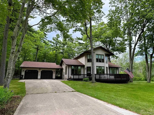 3030 Lake Shore Dr, Escanaba, MI 49829