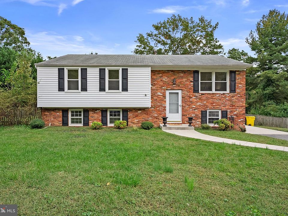 1st image of 449 Cloverdale Cir