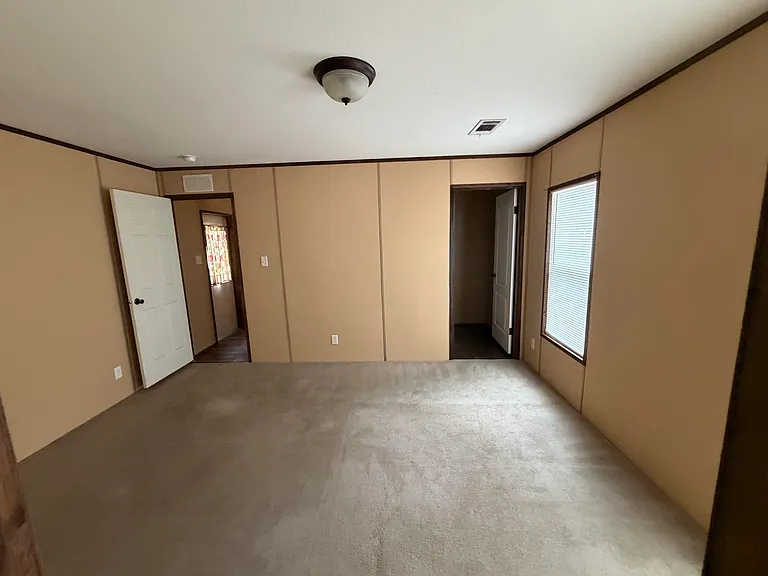 106 Kenwood Ave — Photo 7