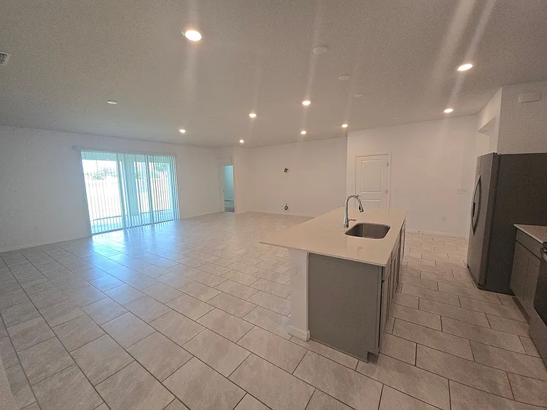 1098 Michelangelo Ln — Photo 6