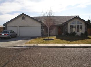 121 W Mojave Rose Ave, Ridgecrest, CA 93555