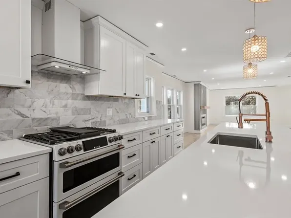 158 N Beacon St #2, Watertown, MA 02472