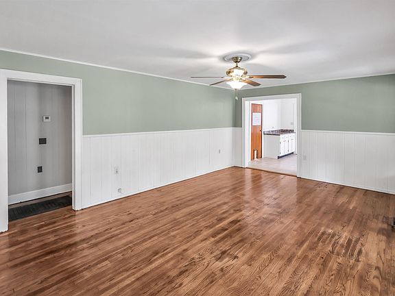 4th image of 945 Snyder Rd