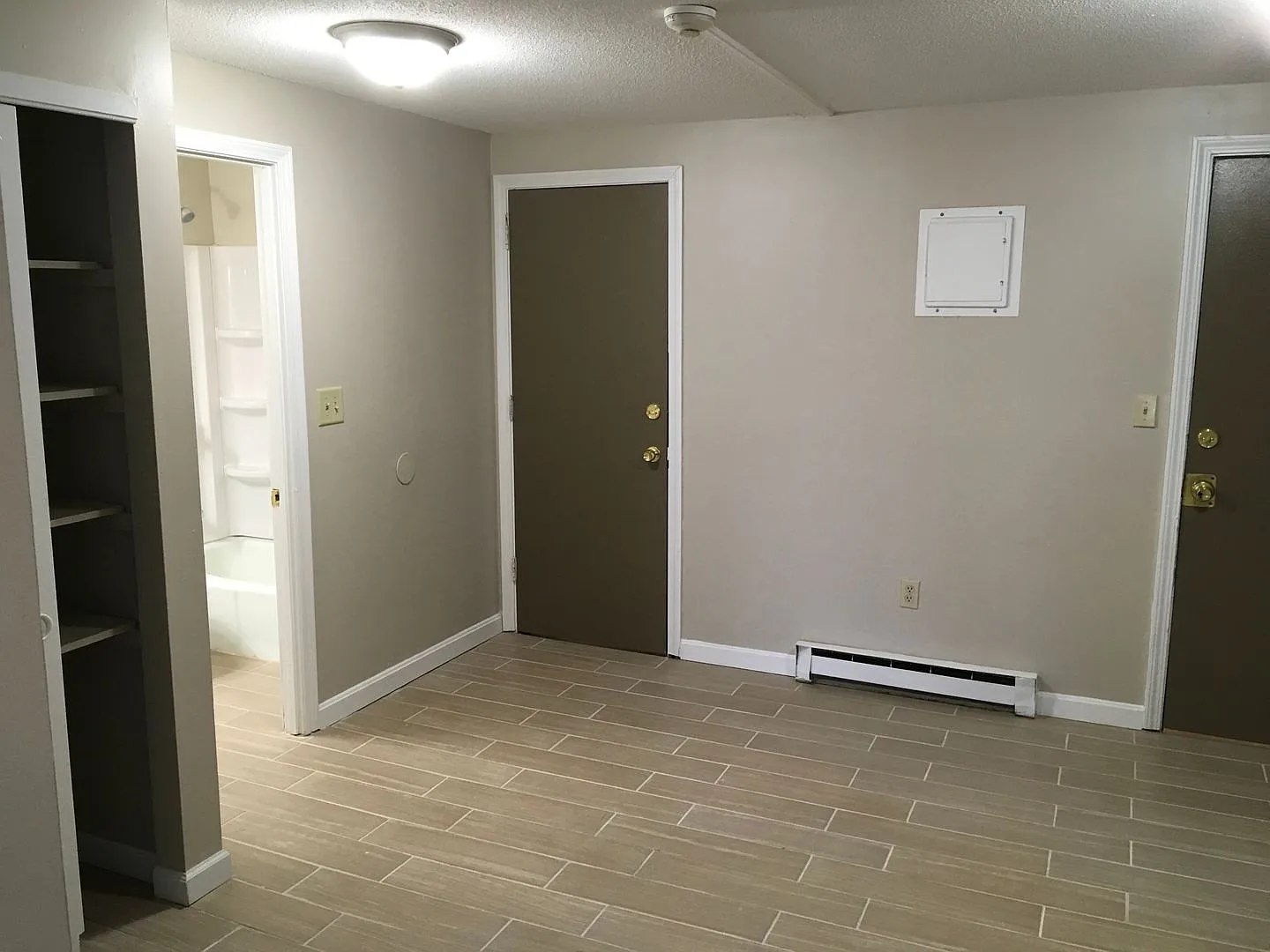 Water's Edge Apartments — Photo 3