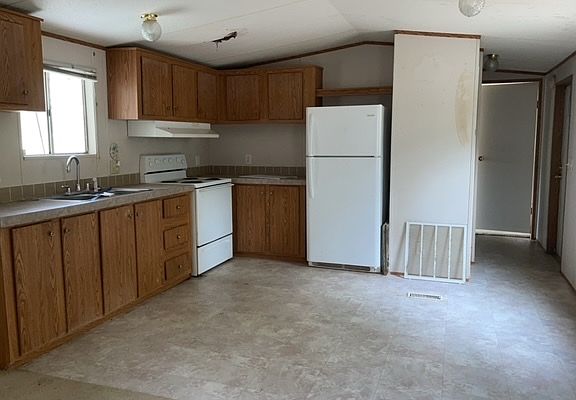 3rd image of 113 SE Bennie Ln