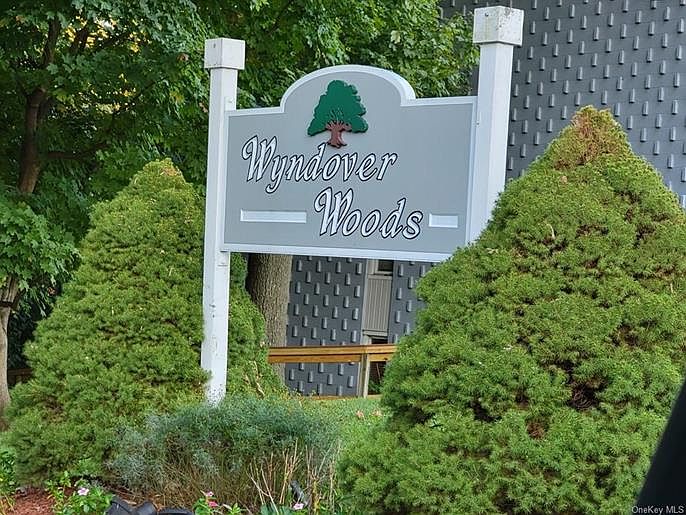 1st image of 1 Wyndover Woods Ln