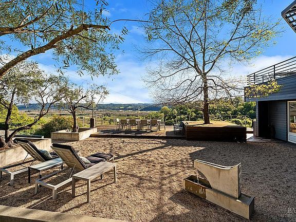 4th image of 23121 Vineyard Road