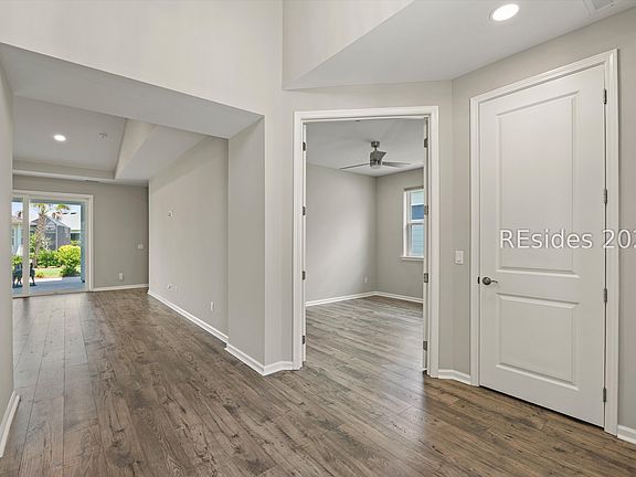 4th image of 638 Margaritaville Ave S
