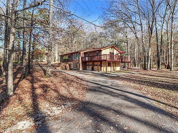 5th image of 134 Hidden Valley Rd