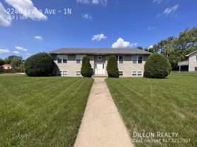 2248 Lewis Ave, North Chicago, IL