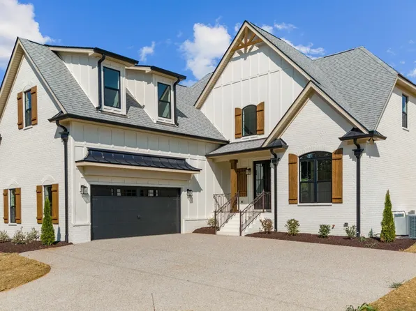 670 Bass Rd #8, Bethpage, TN 37022