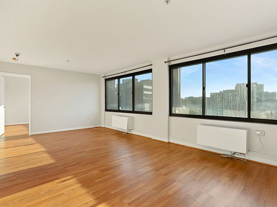 Open Floor w/Walled Window for Stunning City Views