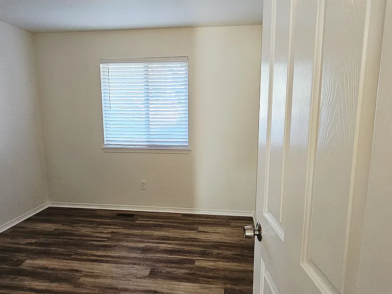 649 N Celeste Ave — Photo 12