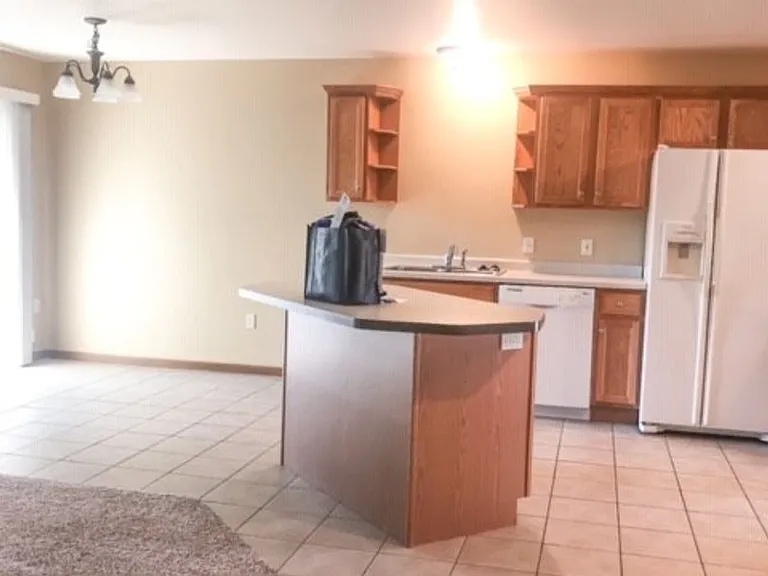 3566-3572 E Meadows Pl — Photo 15