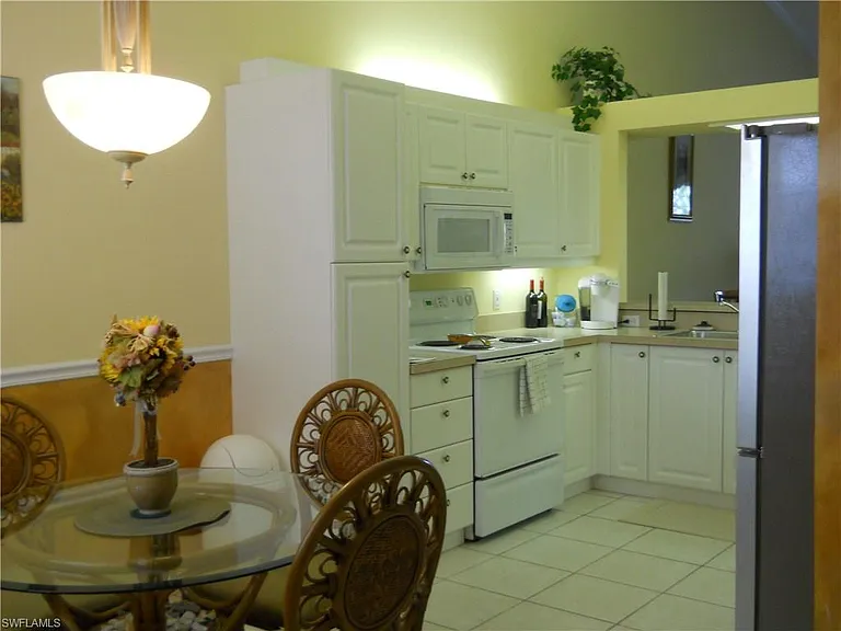 500 Robin Hood Cir #202 — Photo 5