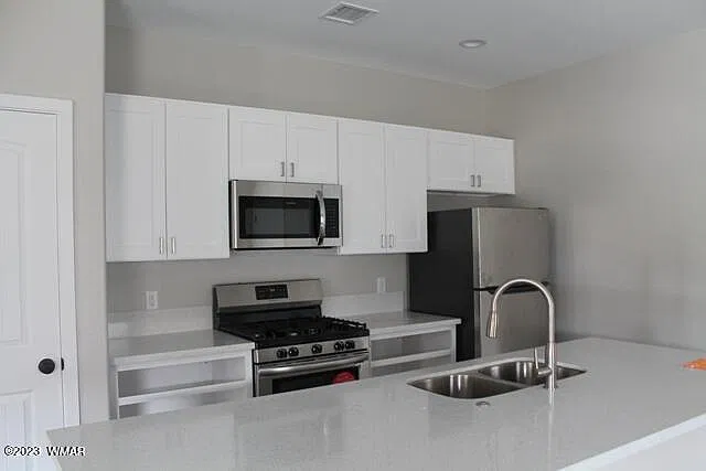3 bed, 1600 sqft, $2,100 — Photo 3