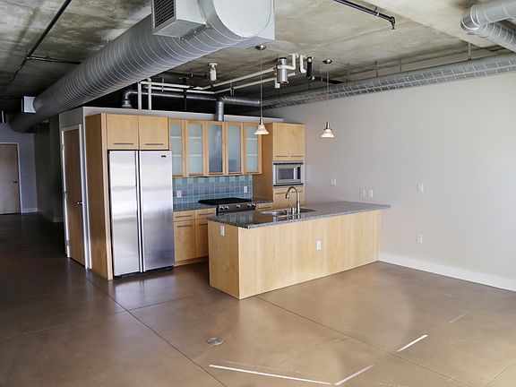 5th image of 2100 16th St Unit 305