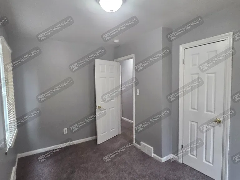 18624 Albion St — Photo 10