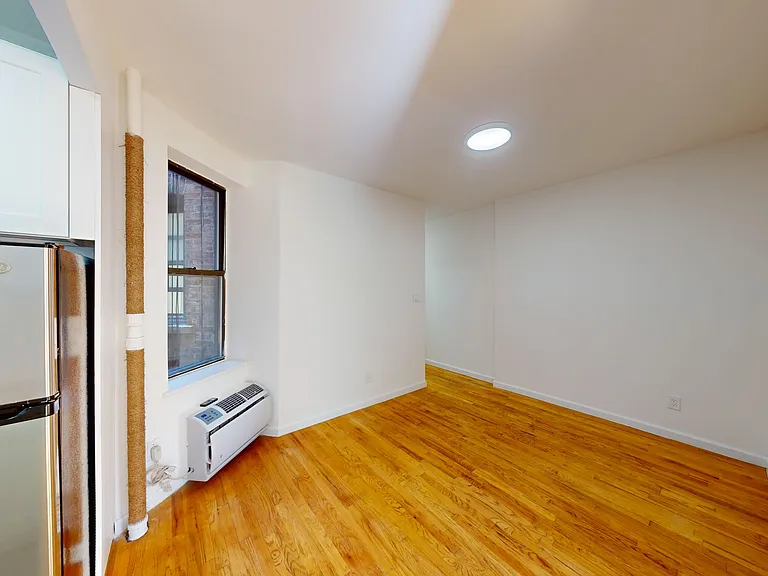 417 E 65th St #22 — Photo 5