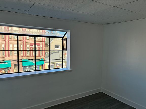 5th image of 667-671 Monroe Ave #15
