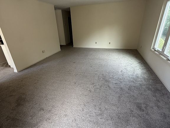 2nd image of 1409 Chestnut Dr #E