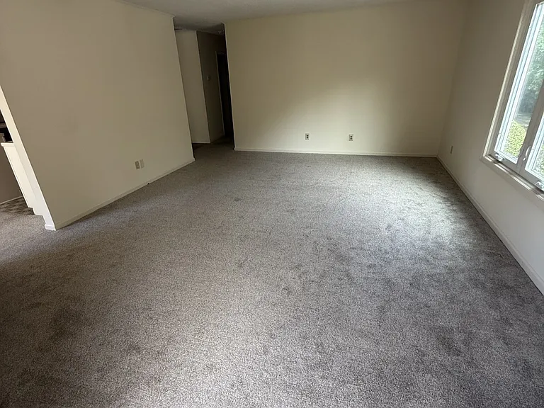 1409 Chestnut Dr #E — Photo 2