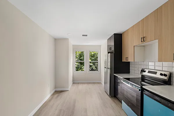 4 bed, 1420 sqft, $2,100 — Photo 3